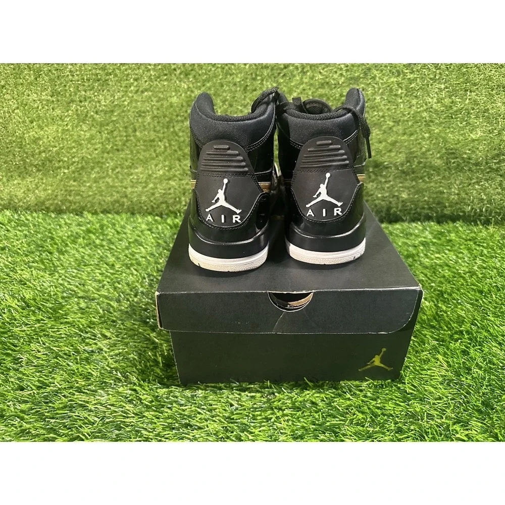 Nike Air Jordan Legacy 312 Black Gold Patent Mens Size 8 AV3922-007 ORIGINAL Box